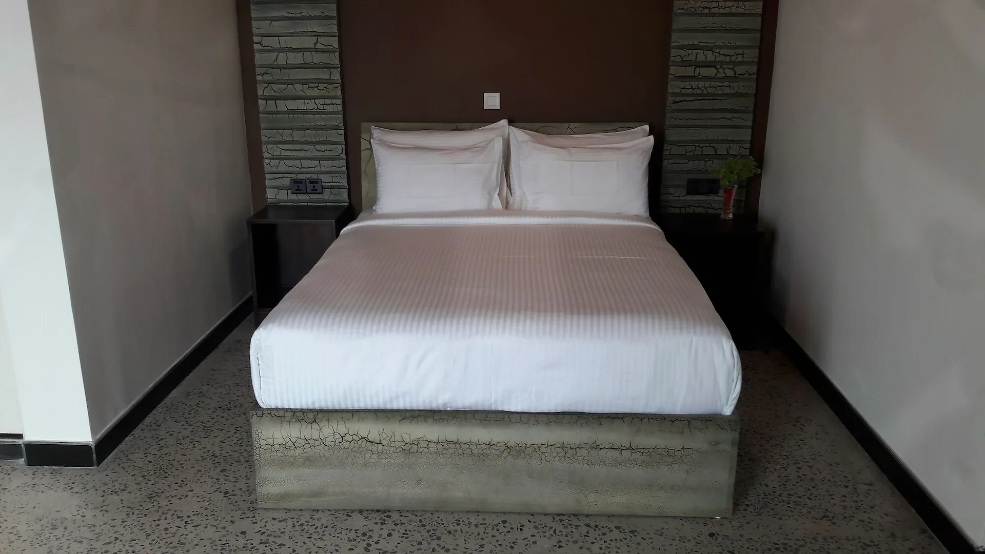 Hotel 198 Негомбо 3*,  Шри-Ланка